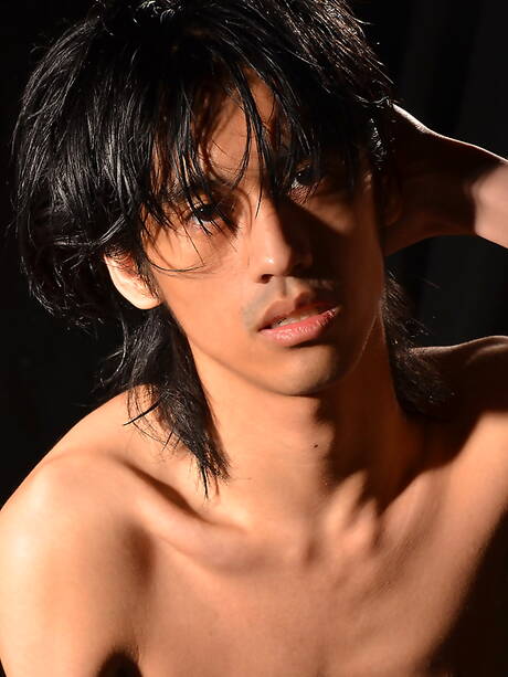 Asian hot twink Davey De La Cruz posing naked at the pool