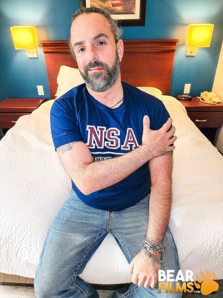 Gay bear Ryan Roman jerk off