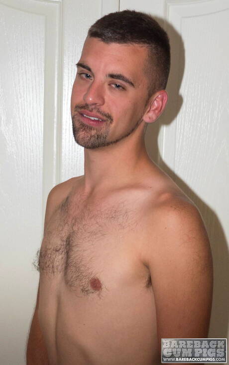 American husky guy Josh Stone undressing and showing hot ass