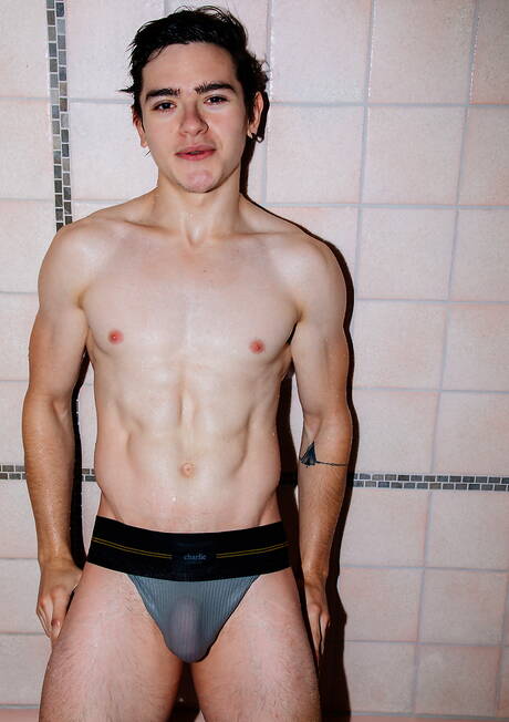 Mexican hunky guy Alex Gonzalez and american hunk Kane Fox have a hot couple scene in bath