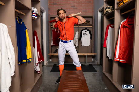 Sexy americans, bull Dom King and strong bull Nick Cranston masturbating with toy