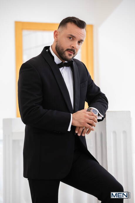 Spanish well-built Allen King and portuguese mature bear Sir Peter fuck ass after blowjob outside