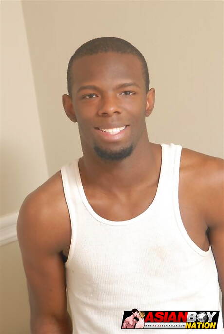 Ebony beefy Intrigue Fox playing with dick