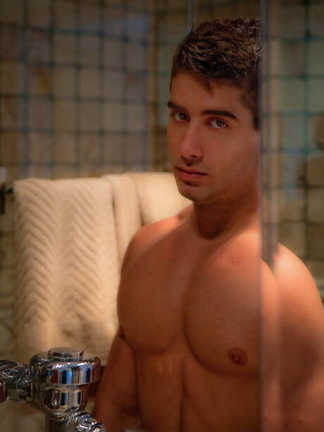 Latin hunk Diego Sans and american muscular Justin Owen sucking and screwing each other at pool