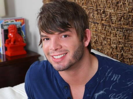 Beefy Shawn Young wanking