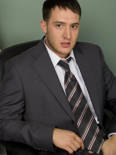 American stars bodybuilder Benjamin Bradley and superstud Mike West have a good sex