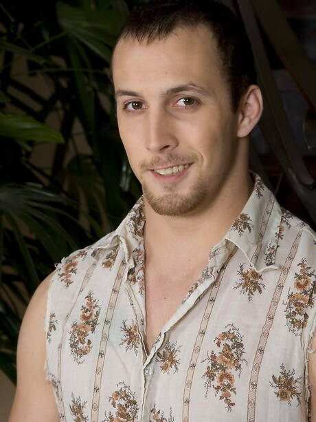 American otter Dustin Steele jack off his dick