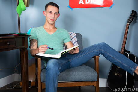 American young boy Trevor Harris and latin beefy Des Irez sucking and screwing each other