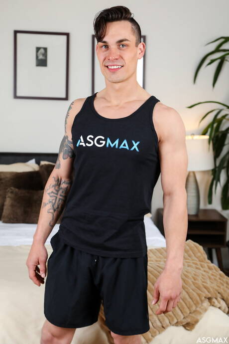 American superstud Jake Klerin and well-built Travis Youth have a hot couple scene