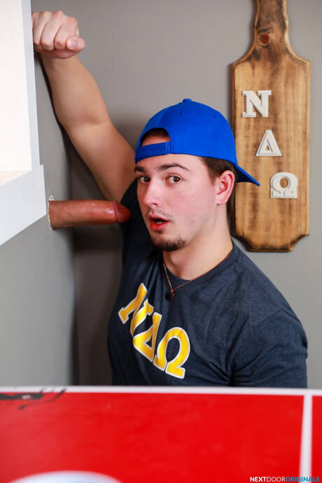 Pretty american boys muscular Masyn Thorne and young dude Jacob Acosta get naked and showing tight butt