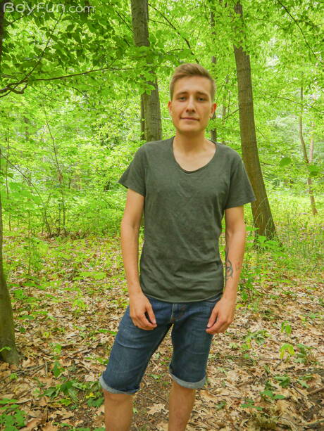 Hot twink Evan Novak undressing and showing tight butt outdoor