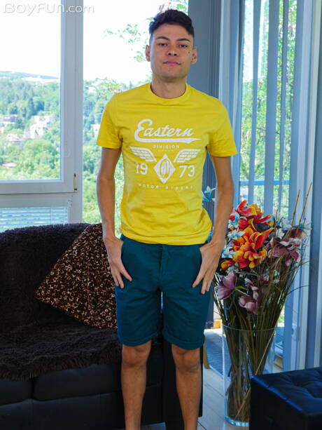 Latin young Hanry Onlyjapa posing naked and showing tight butt