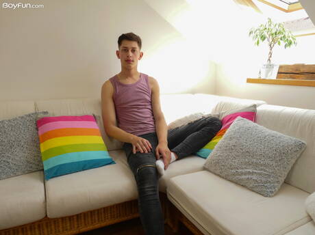 Twink Danny Rose posing naked