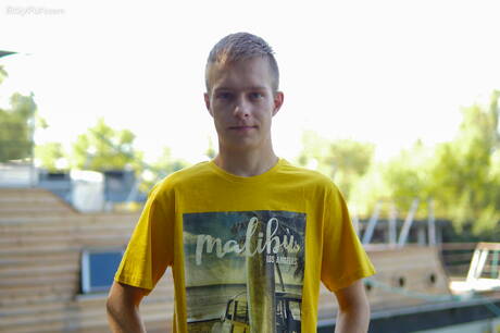 Young dude Ben Kingston undressing and showing his butt outside