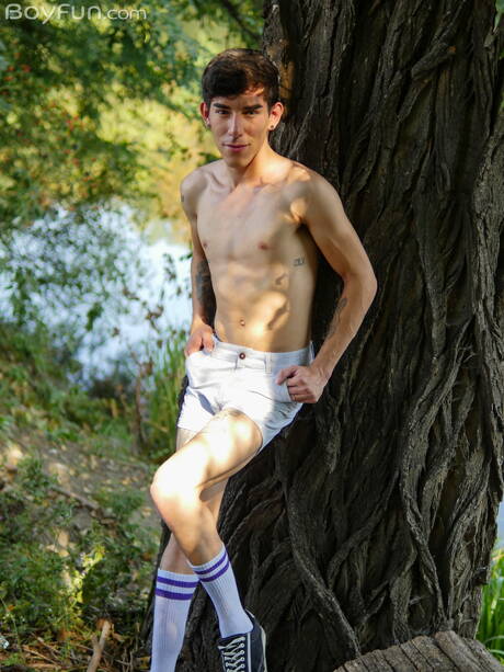 Venezuelan young Roman Capellini posing nude and showing tight butt outdoor