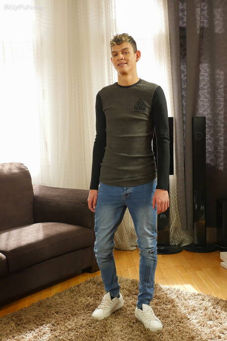 Twink Jordan Jones get naked and showing tight butt